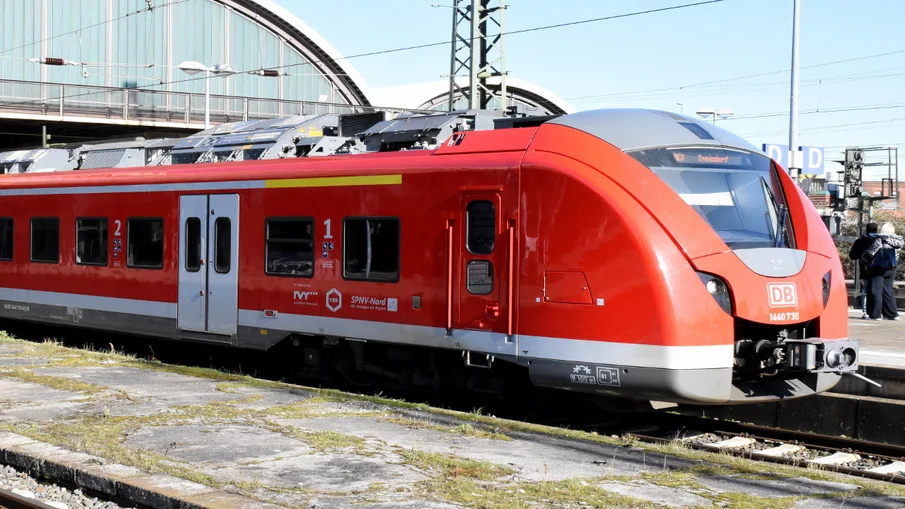 Seitenansicht des Rhein-Erft-Expresses