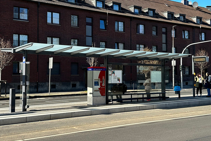 Blick auf die fertige DVG-Haltestelle "Brückelstraße"