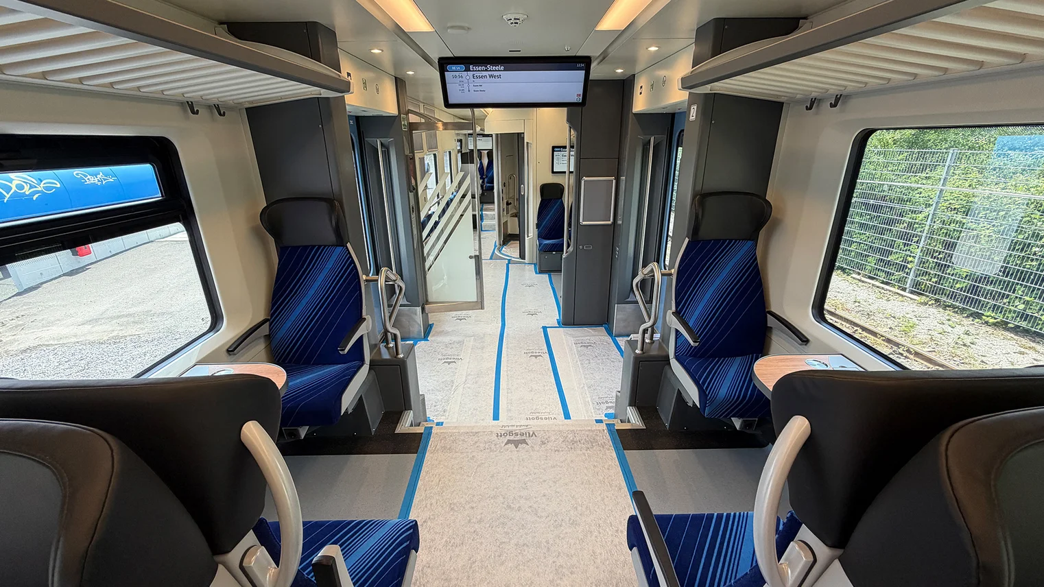 © VRR Vorstellung der BEMU-Fahrzeuge von CAF: Blick in den Innenraum
