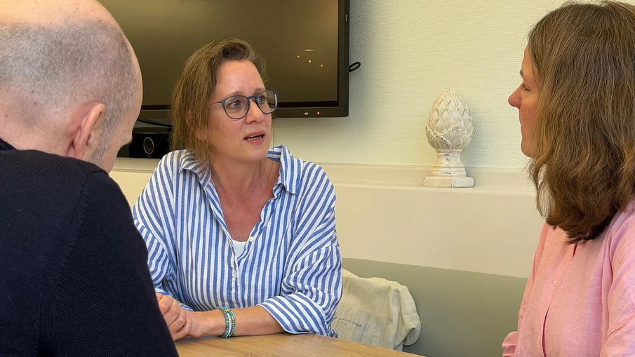 Interview Kooperation Solingen: Oliver Suhre, Leiter Verkehrsmanagement Vertrieb der Verkehrsbetriebe Solingen, Katja Scheidtweiler, Betriebsratsvorsitzende des Klinikums Solingen, Wibke Hinz, PR- und Onlineredakteurin des VRR (v. l. n. r.)