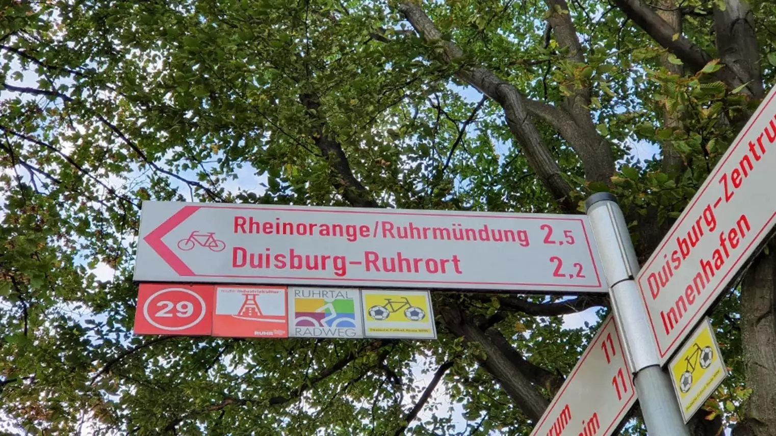 Beschilderung zur Wegeleitung