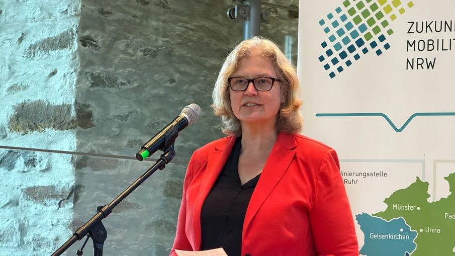Evelin Unger-Azadi aus dem Ministerium für Umwelt, Naturschutz und Verkehr des Landes NRW
