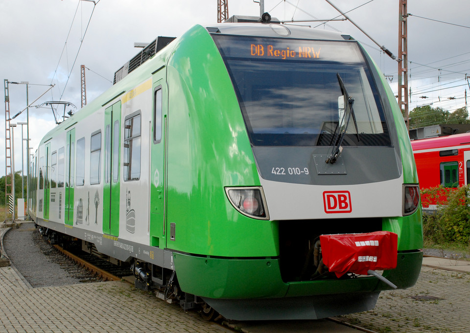 Die S-Bahn Rhein-Ruhr an einer Haltestation..