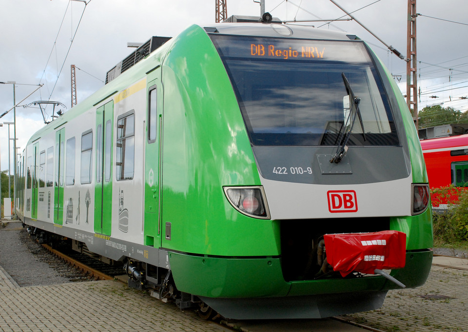 Die S-Bahn Rhein-Ruhr an einer Haltestation..
