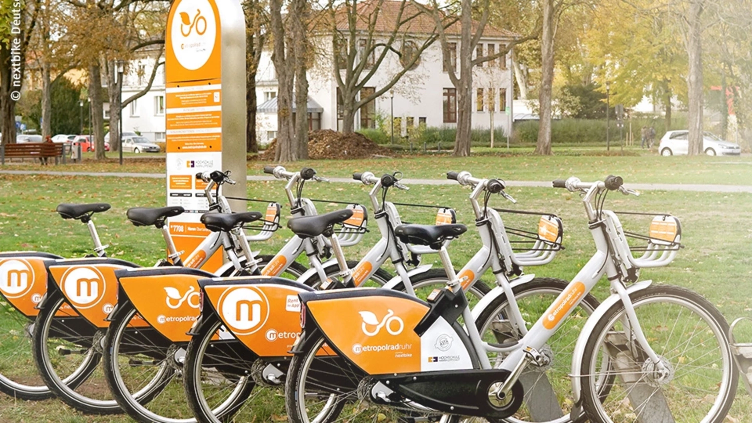 Fahrräder von metropolradruhr an einer Ausleihstation