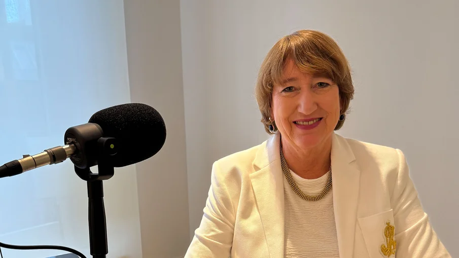 VRR-Podcast "Die grünen Umschläge": Hildegard Müller, Präsidentin des Verbands der Automobilindustrie (VDA)