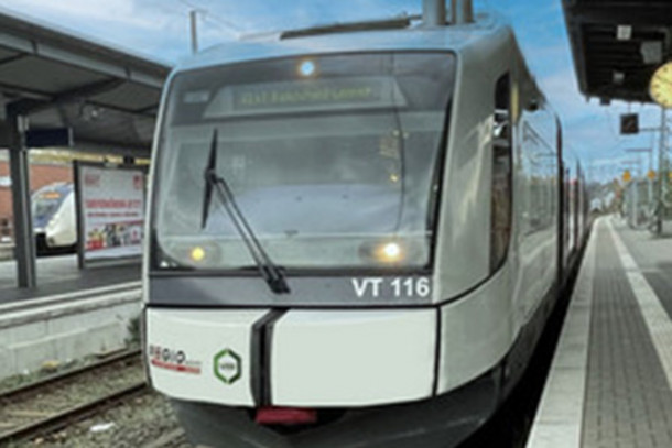 Ein Zug im Bahnhof