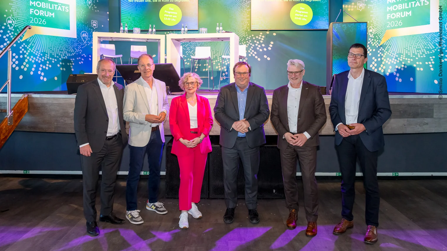 NRW-Mobilitätsforum 2026: Gruppenbild der Hausspitzen der nordrhein-westfälischen SPNV-Aufgabenträger mit dem NRW-Verkehrsminister