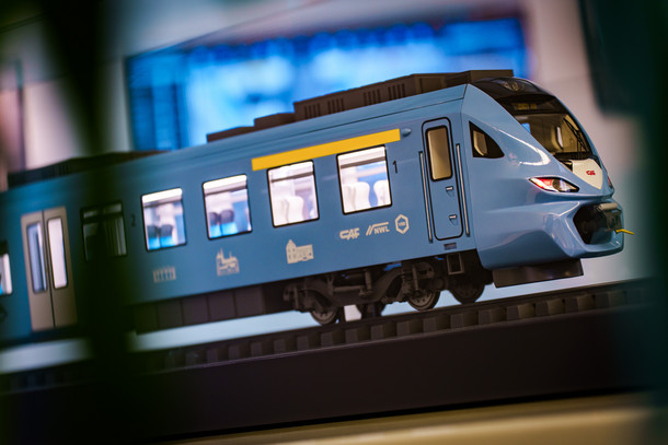 Modell der neuen Fahrzeuge mit batterie-elektrischem Antrieb (sogenannte BEMU) der spanischen Firma CAF (Construcciones y Auxiliar de Ferrocarriles, S. A.)