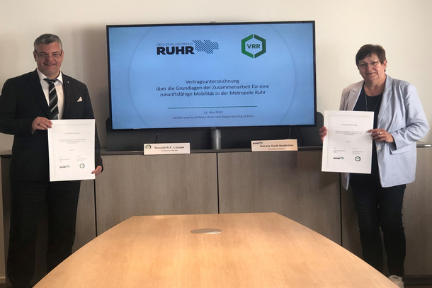 Die RVR-Regionaldirektorin Karola Geiß-Netthöfel und Vorstandssprecher des VRR Ronald R.F. Lünser