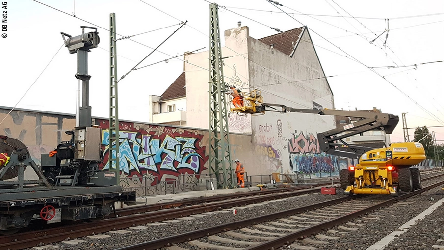 Bauarbeiten an Signalen und Oberleitung