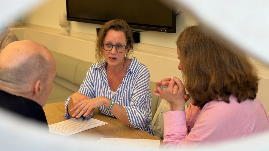 Interview Kooperation Solingen: Oliver Suhre, Leiter Verkehrsmanagement Vertrieb der Verkehrsbetriebe Solingen, Katja Scheidtweiler, Betriebsratsvorsitzende des Klinikums Solingen, Wibke Hinz, PR- und Onlineredakteurin des VRR (v. l. n. r.)