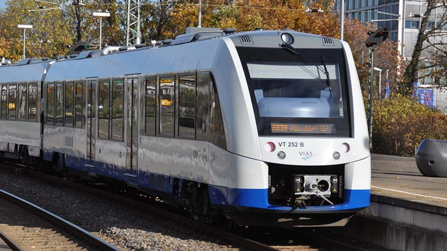 Ein Zug mit VIAS-Logo