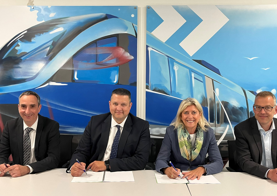 Thomas Kropp, Geschäftsführer Transdev RheinRuhr GmbH, Christian Kleinenhammann, Geschäftsführer Transdev RheinRuhrBahn GmbH, Gabriele Matz, VRR-Vorstandssprecherin und Georg Seifert, VRR-Abteilungsleiter SPNV/Betrieb/Verkehrsplanung 