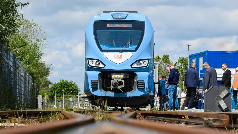 VRR-Niederrheinkonferenz 2026: Blick auf den neuen BEMU-Zug von vorne