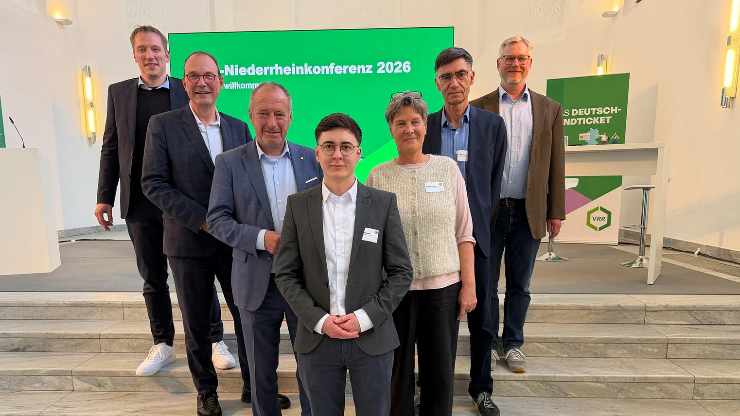 VRR-Niederrheinkonferenz 2026: die Referent:innen und die Moderatorin der dritten VRR-Niederrheinkonferenz