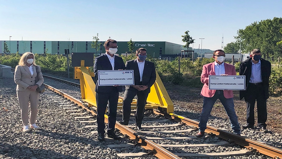 Einweihung des Zugbetriebs auf der Niederrheinbahn mit den beteiligten Akteuren 