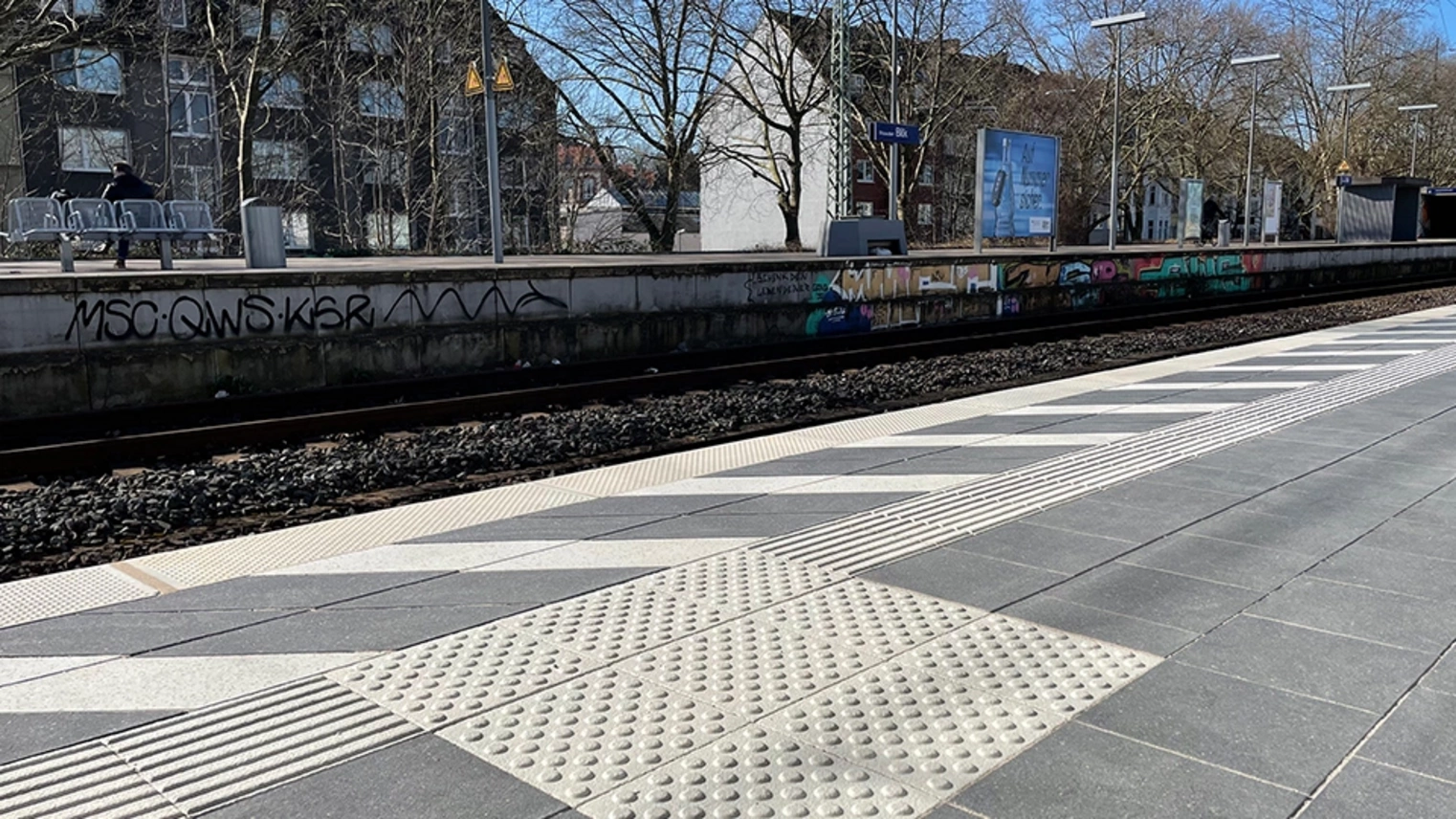 Das taktile Leitsystem am neuen Regionalbahnsteig