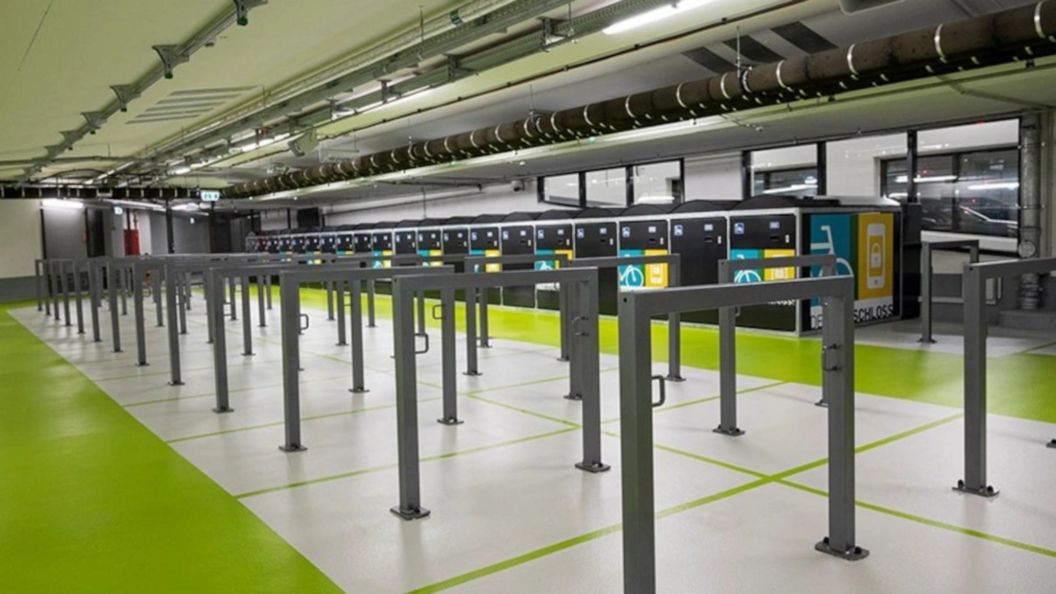 Die DeinRadschloss Fahrradboxen Parkhaus Wuppertal Hauptbahnhof