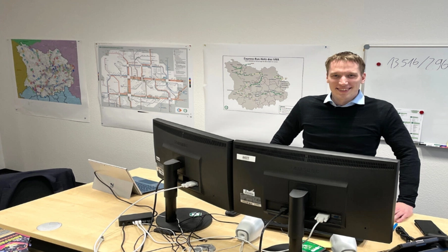 Robert Nieberg in seinem Büro beim VRR