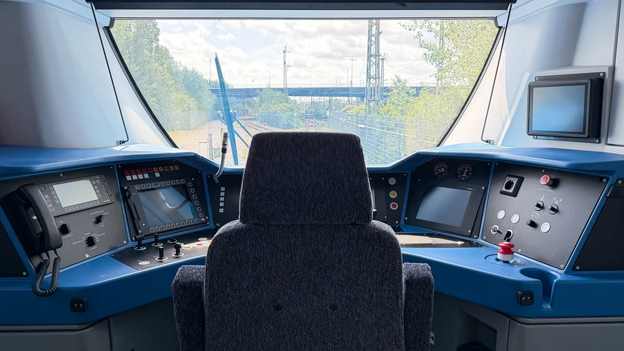 Der Führerstand des BEMU-Fahrzeugs.