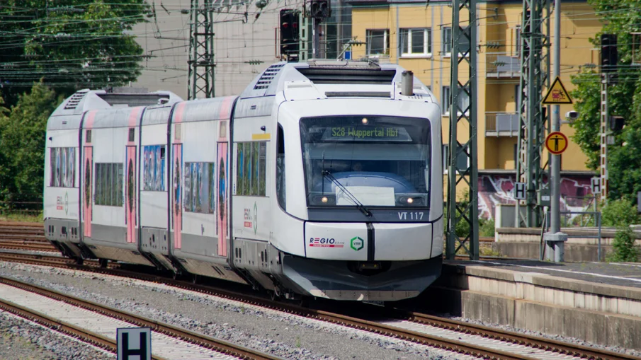 Regiobahn-Zug der Linie S 28