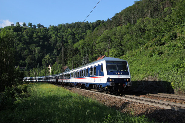 Zug des Verkehrsunternehmens Train Rental GmbH (TRI) 