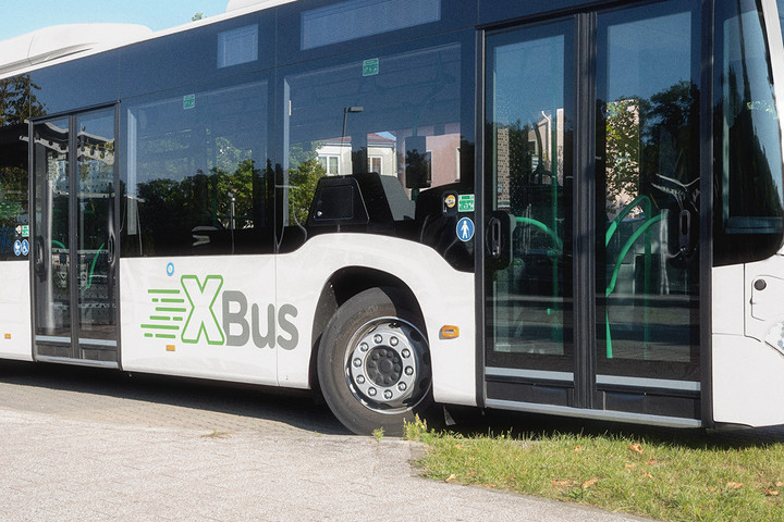 Seitenansicht eines XBusses