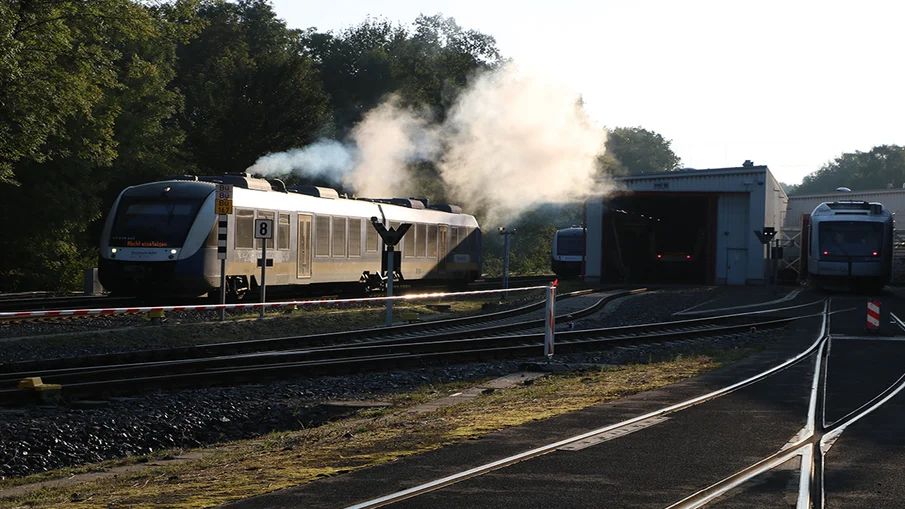 Züge auf dem Gelände der Regiobahn in Mettmann