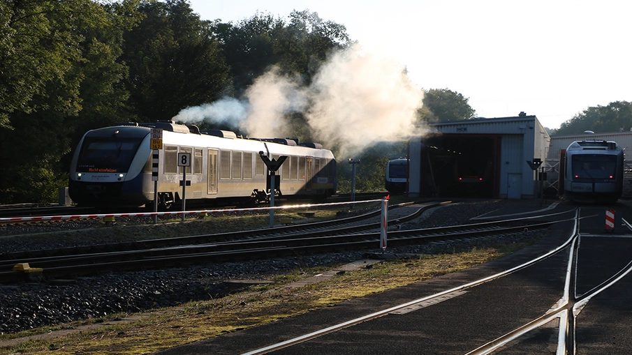 Züge auf dem Gelände der Regiobahn in Mettmann