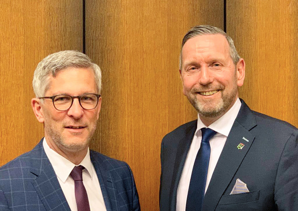 Neuer Verbandsvorsteher des VRR-Zweckverbands der Hagener Oberbürgermeister Erik O. Schulz und der neue Vorsitzende der Verbandsversammlung Guido Görtz.