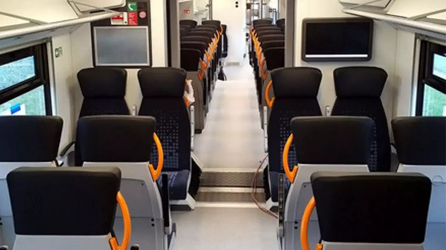 Ein RRX Zug-Innenraum mit den Sitzflächen
