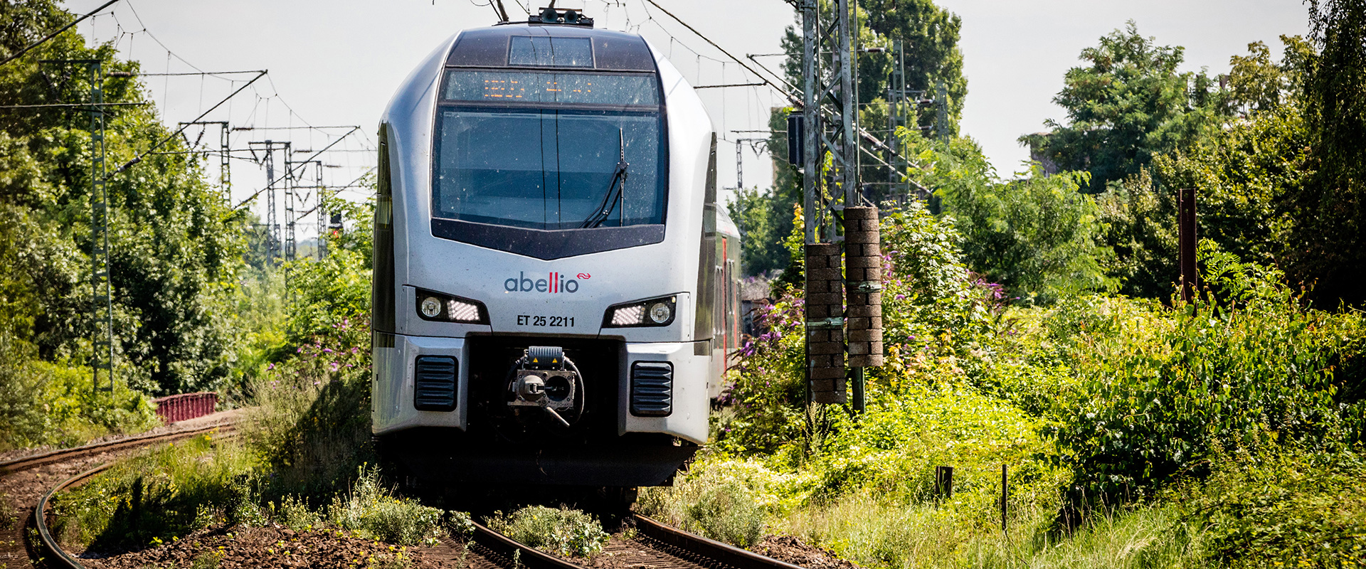 Ein Regionalexpress auf der Schiene