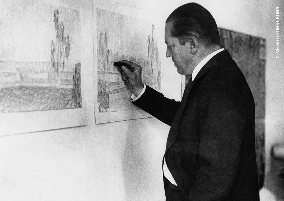 Ludwig Mies van der Rohe bei der Arbeit