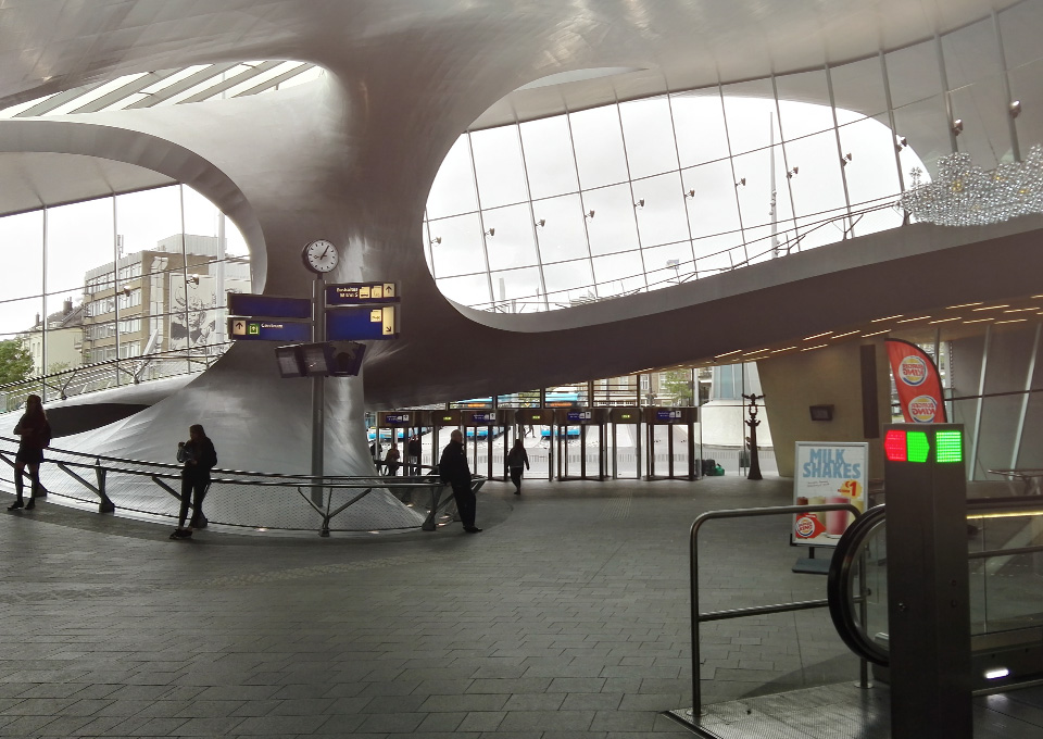Eine Innenansicht des Hauptbahnhofs Arnhem