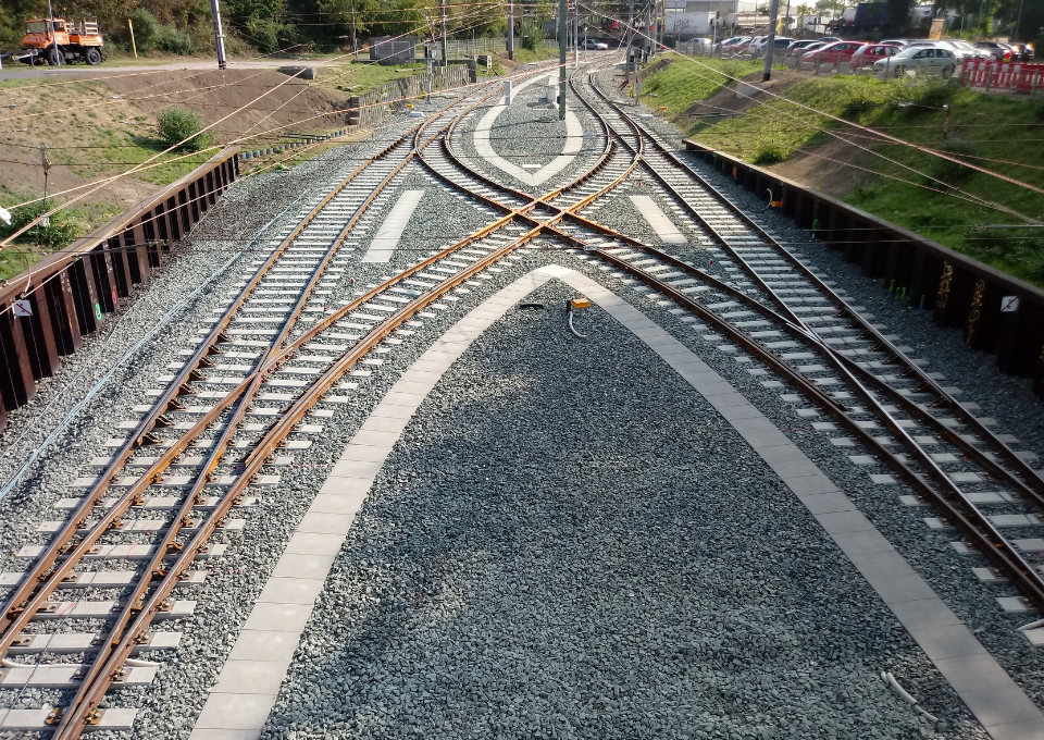 Die Rampe der Gleiswechselanlange am Bahnhof Meiderich