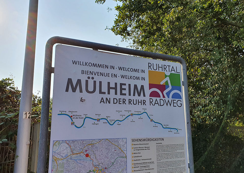 Infotafel zum Ruhrtalradweg in Mülheim an der Ruhr