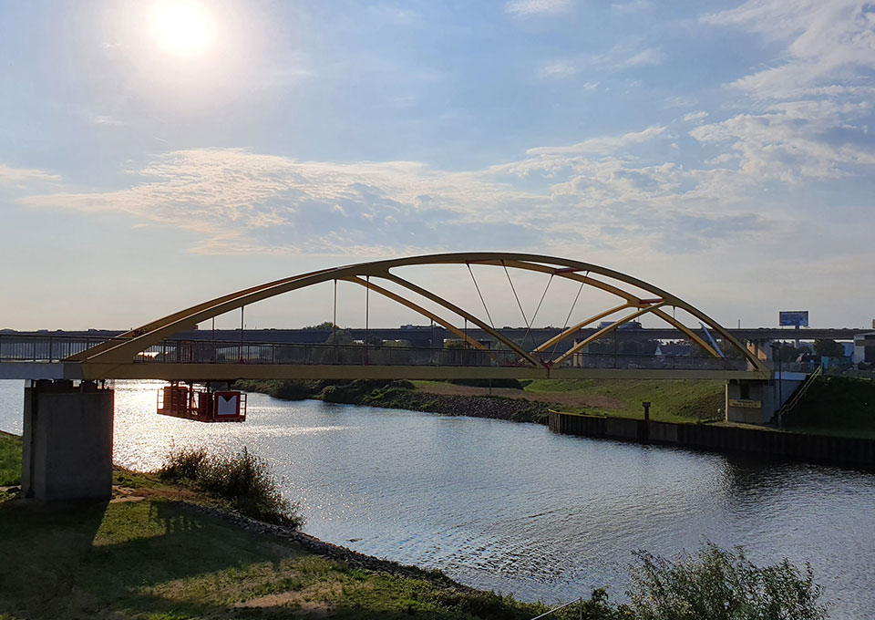 Eine Brücke über dem Rhein-Herne-Kanal