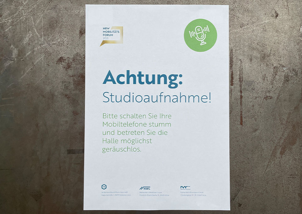 Zettel mit der Auschrift "Achtung, Studioaufnahme"