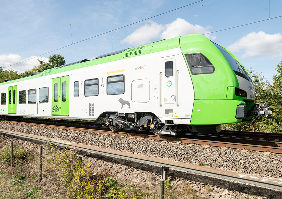 Ansicht einer neuen S-Bahn im grünen VRR-Design