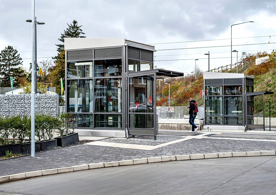 Zwei Aufzüge am Bahnhof Ratingen Hösel