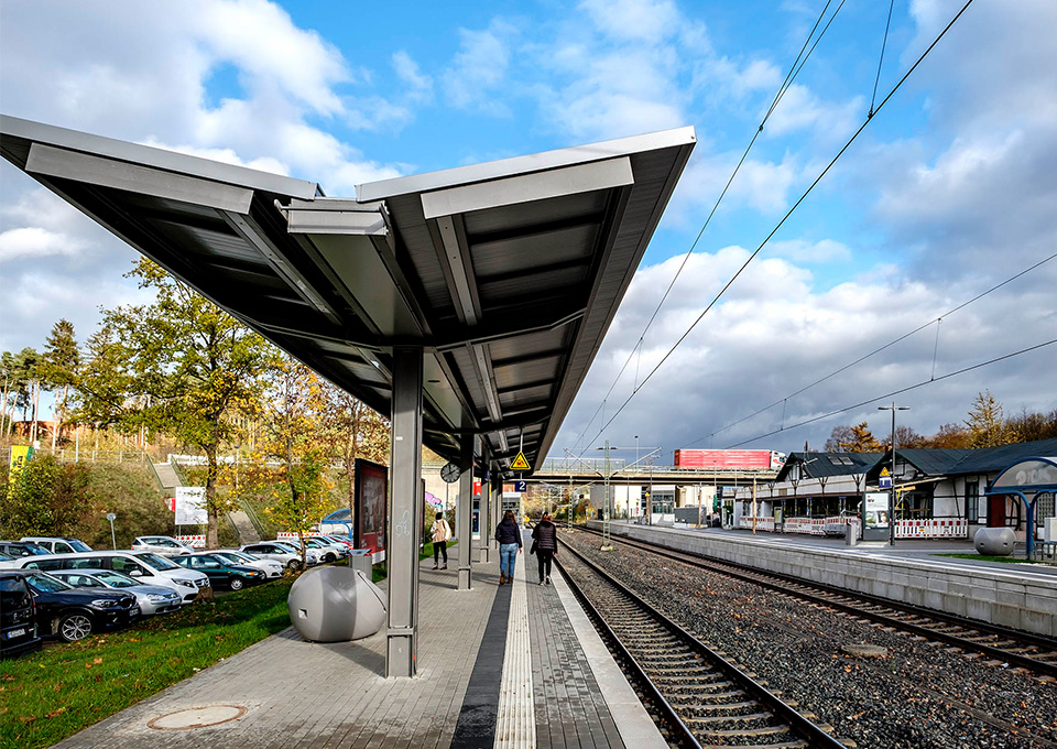 Bahnsteig am Bahnhof Ratingen Hösel