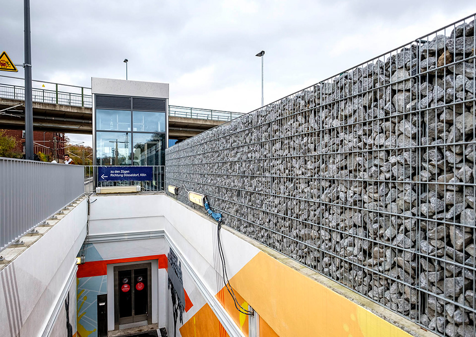 Aufzug am Bahnhof Ratingen Hösel