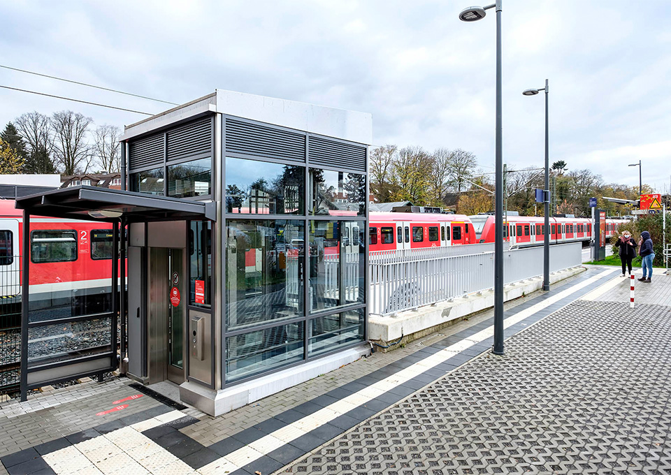Das Wegeleitsystem für Menschen mit Blindheit und Sehbehinderung am Bahnhof in Ratingen Hösel