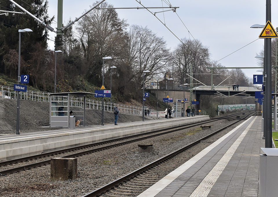 Bahnsteige 1 und 2 am Bahnhof Herten