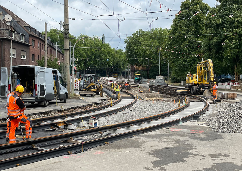 Neubau Haltestelle Brückelstraße: Baustelle mit neu verlegten Gleisen