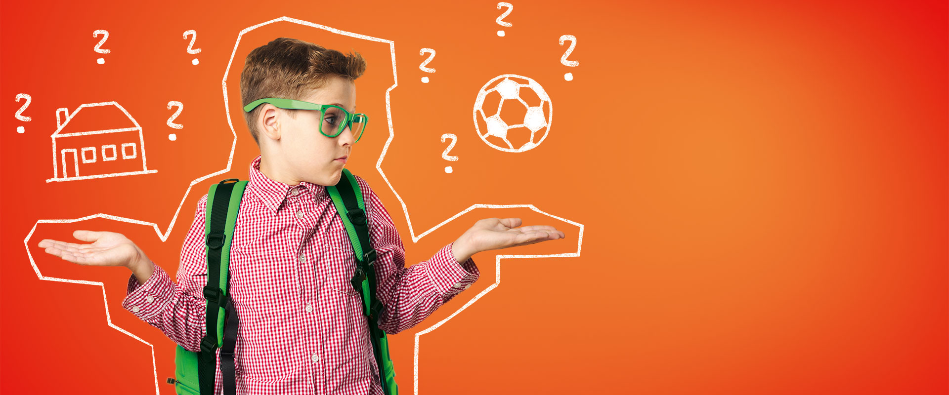Ein Schüler schaut sich fragend über die Schulter.